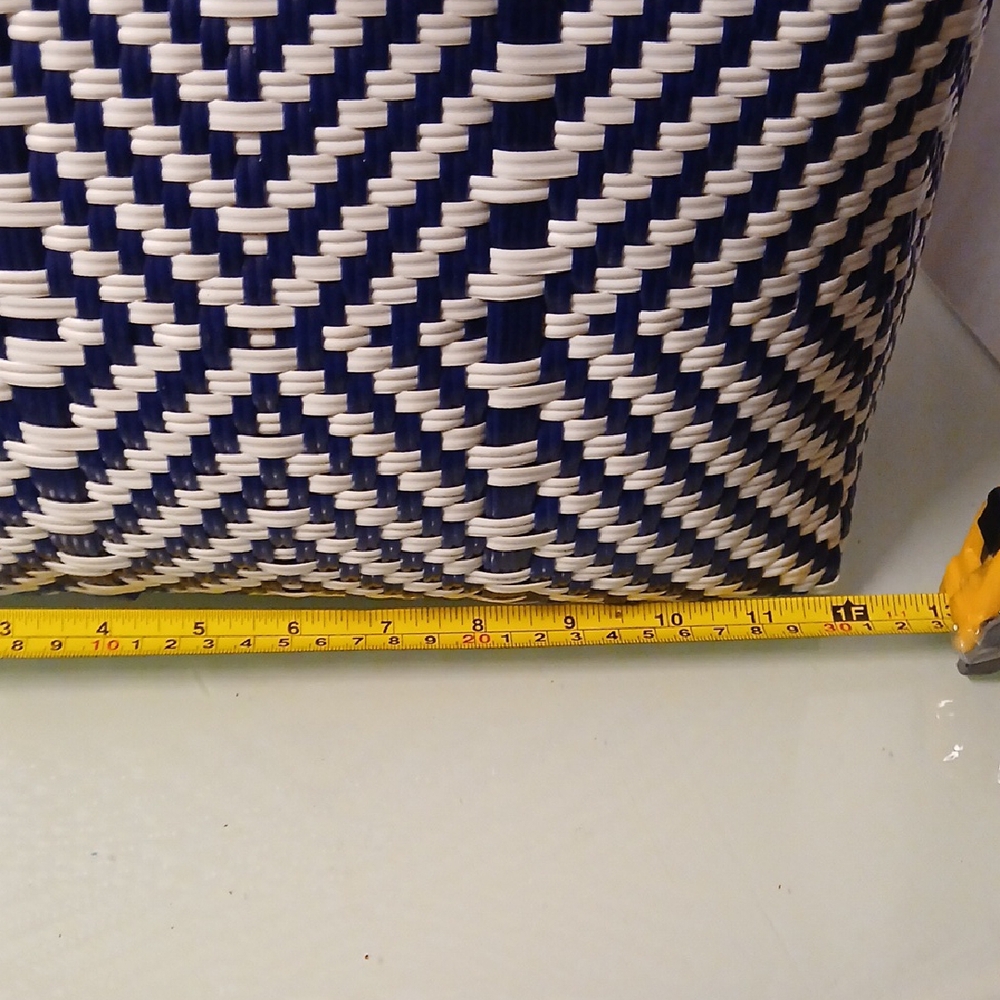 Elegant Navy and Cream Geometric Tote - Picture 8 of 10